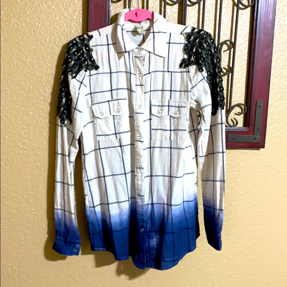 Buckle shirt